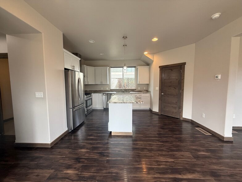 Building Photo - 3357 Sora Way