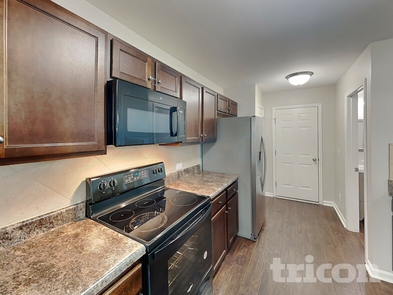 Building Photo - 10020 Portaferry Dr