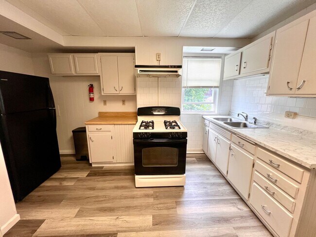 Building Photo - 1509 Hatteras St