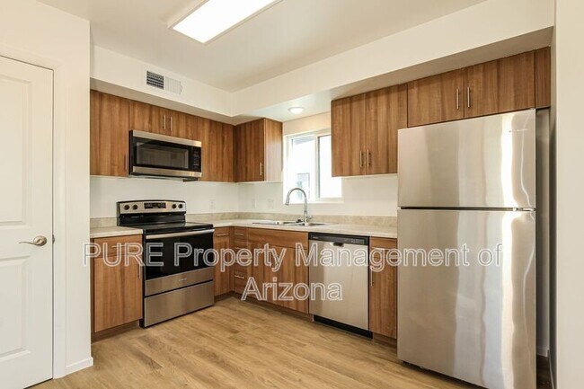 Building Photo - 6077 N 60th Ave