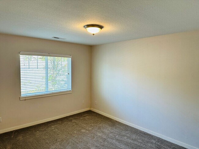 Building Photo - Charming Condo in Terrific Salmon Creek Location