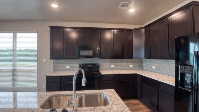 Building Photo - Spacious Single-Family Home Available Now!