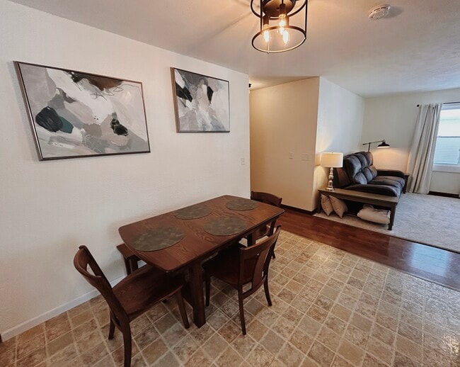 Building Photo - 614 Mercer Ave