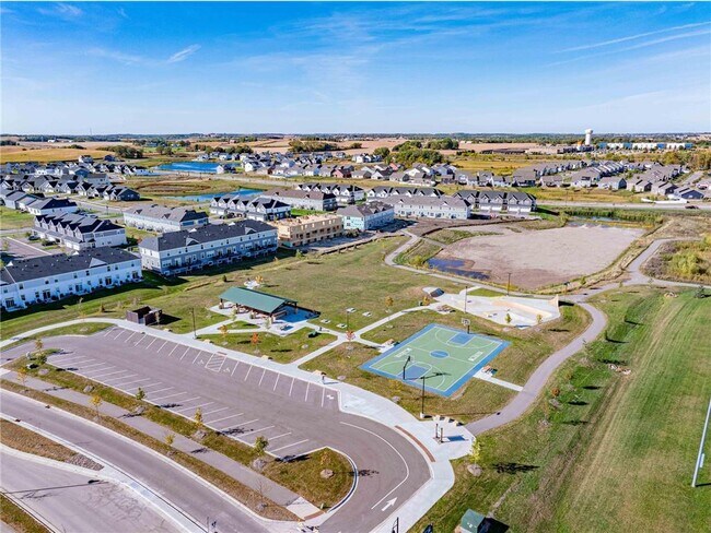 Building Photo - 143X Nutmeg Cir