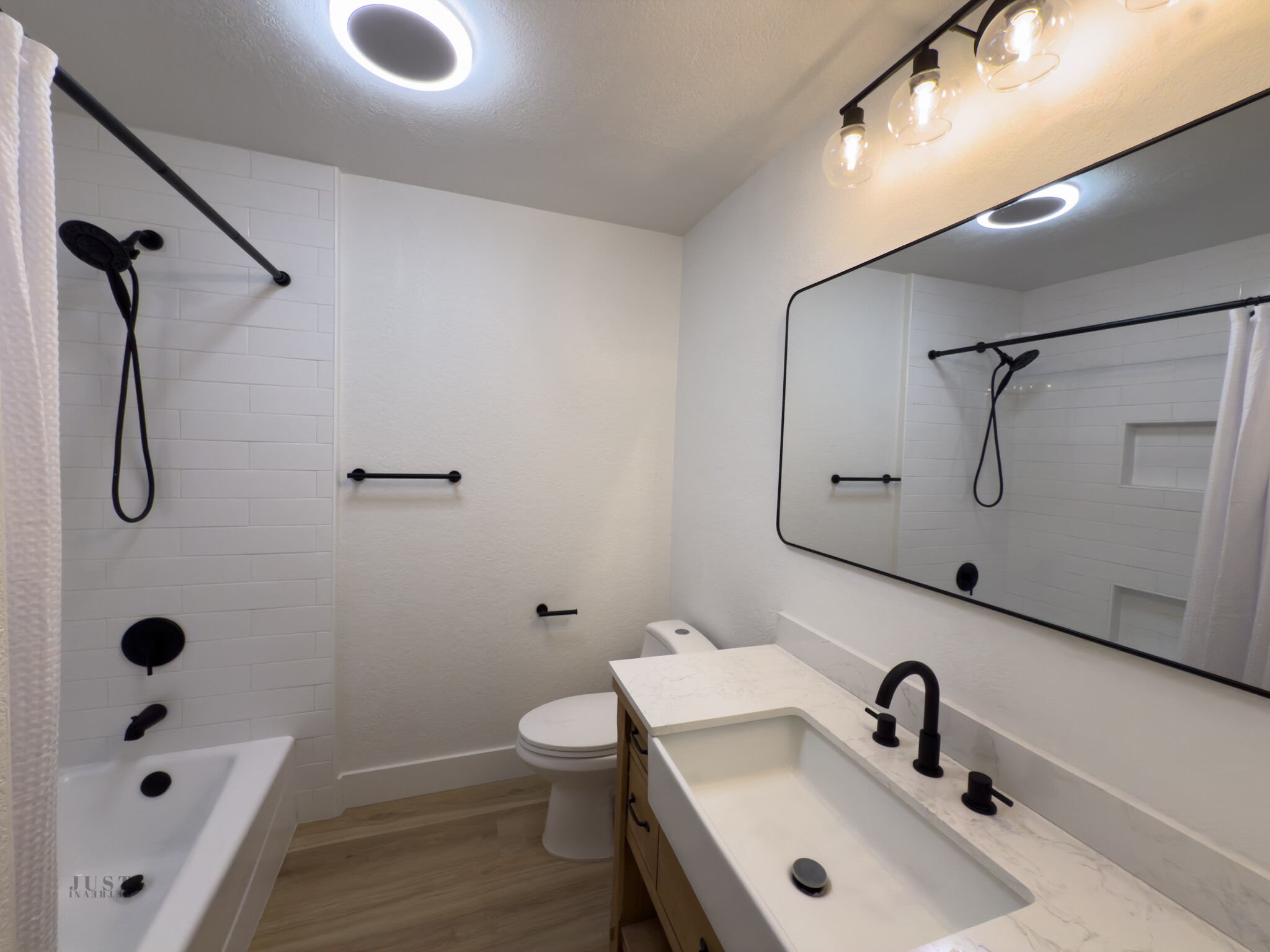 Primary en-suite full bath - 907 5th