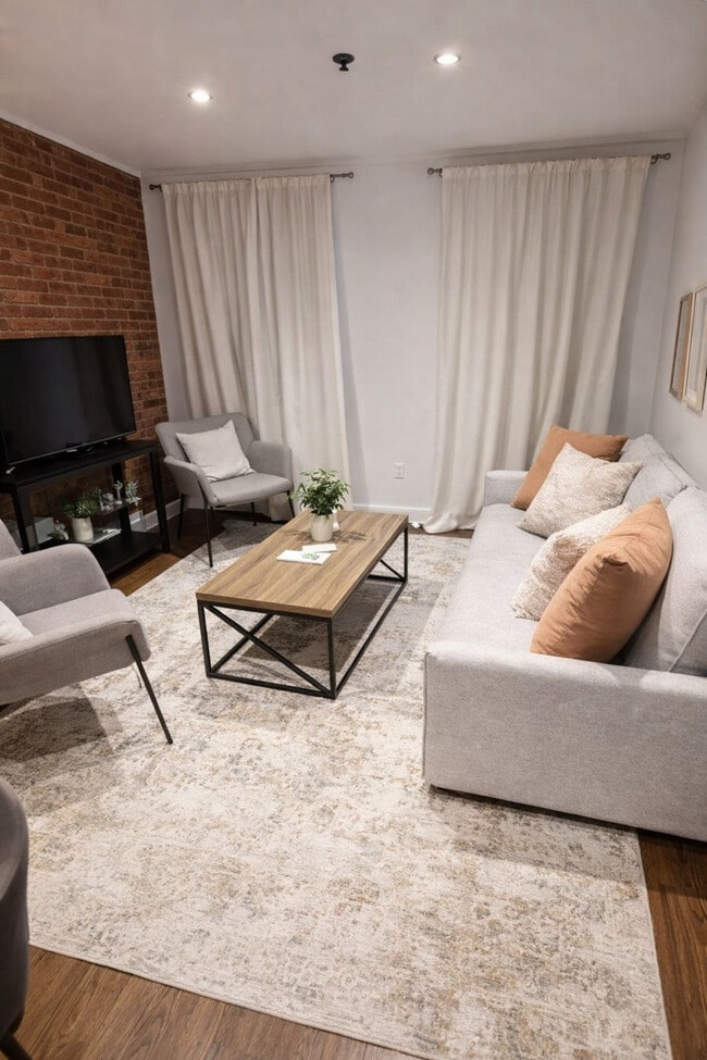 Building Photo - 716 Madison St