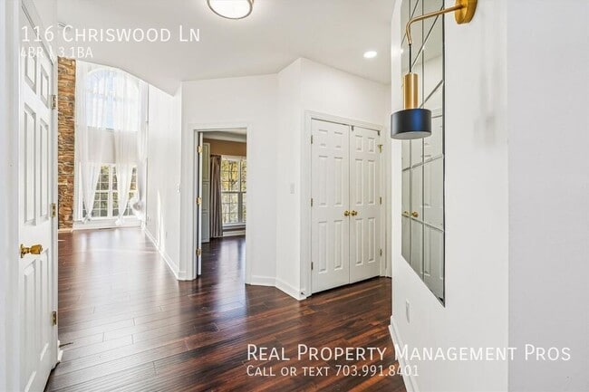 Building Photo - 116 Chriswood Ln