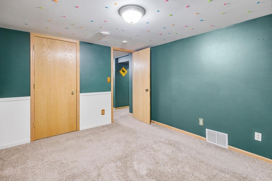 Building Photo - 5800 Moore Lake Dr W