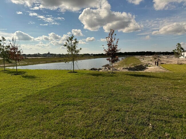 Building Photo - 10468 NW Suncrest Lp