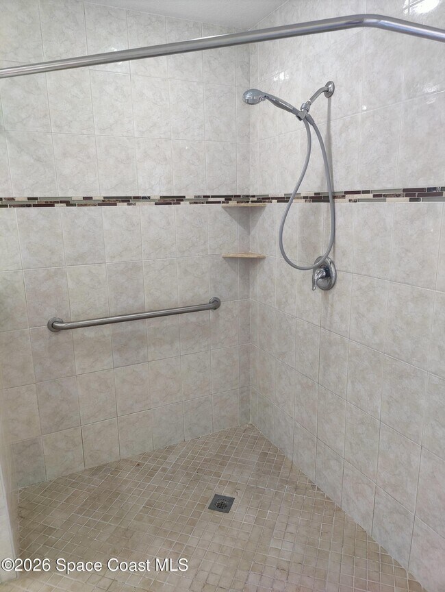 Building Photo - 219 Aladdin St NE