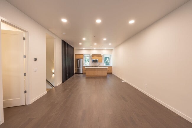 Building Photo - Riverside Townhomes - Waterfront Living in...
