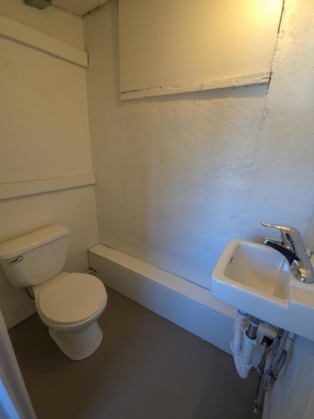 Building Photo - 808 San Pedro Ave