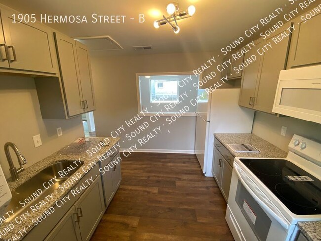 Building Photo - 2BR walk to Meharry Medical College or Fis...