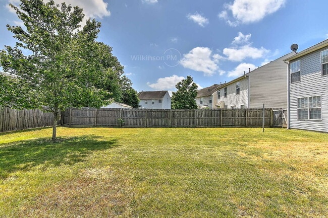 Building Photo - Beautiful 4-Bedroom Two Story Home with Fe...
