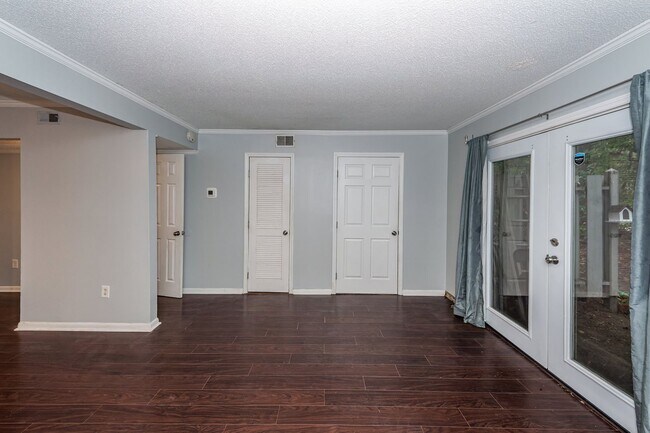 Building Photo - 3 Bedroom 2.5 Bath Condo in Parsonage Poin...