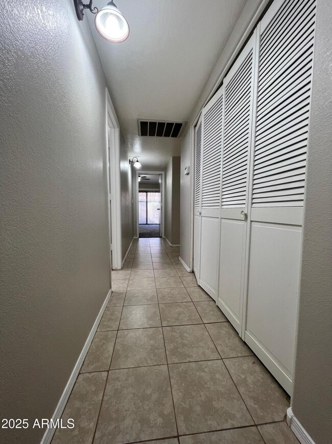 Building Photo - 3510 E Hampton Ave