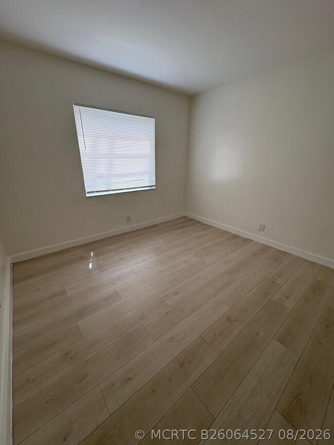 Building Photo - 600 NE 46th Ct