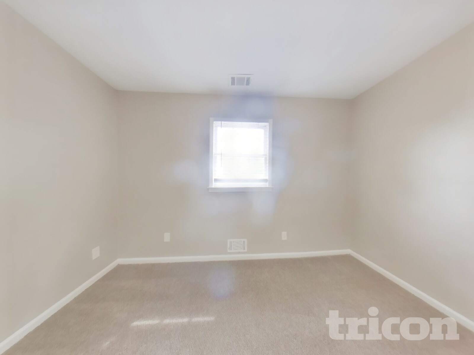 Building Photo - 2339 Country Club Dr SE