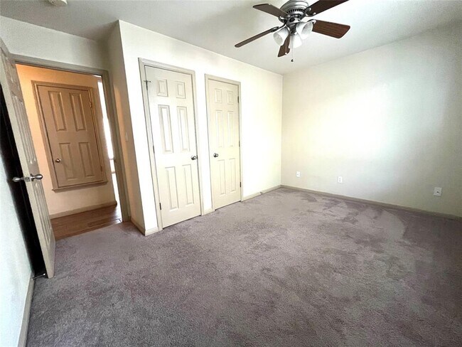 Building Photo - 5413 Roosevelt Ave