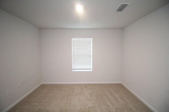 Building Photo - 4-Bedroom Rental in Lakeshore Preserve – Open Floor Plan, Screened Patio, and 2-Car Garage