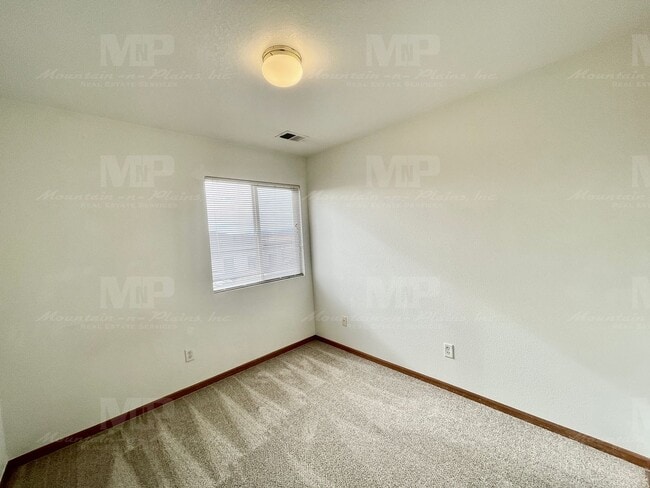 Building Photo - 3380 Saratoga St