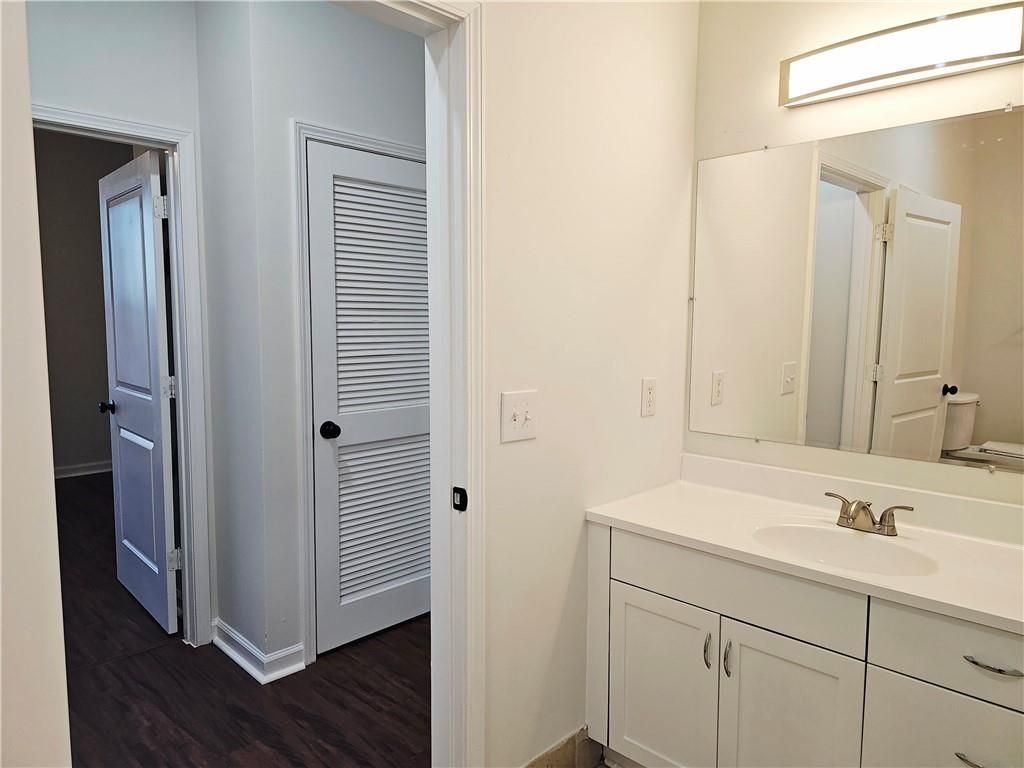 Building Photo - 870 Mayson Turner Rd NW