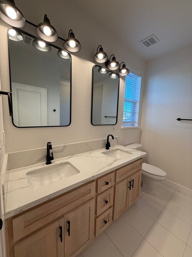 Building Photo - 8461001/85