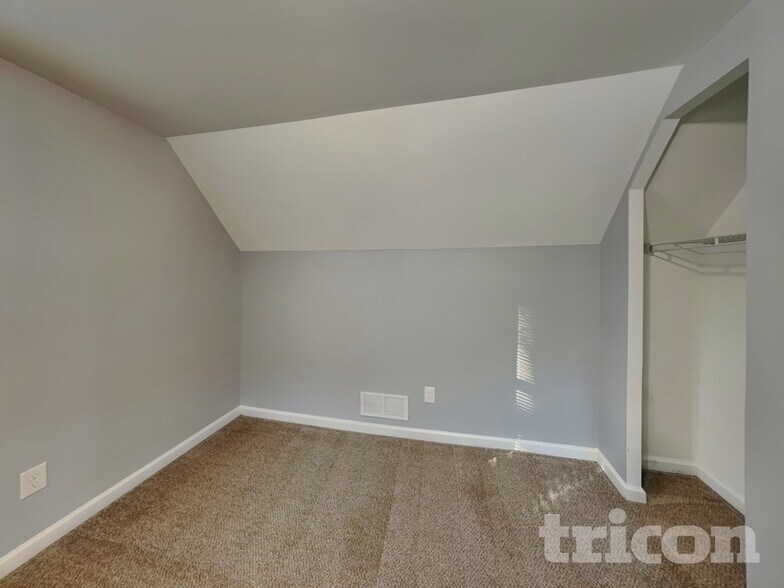 Building Photo - 2445 Hillboro Cir S W