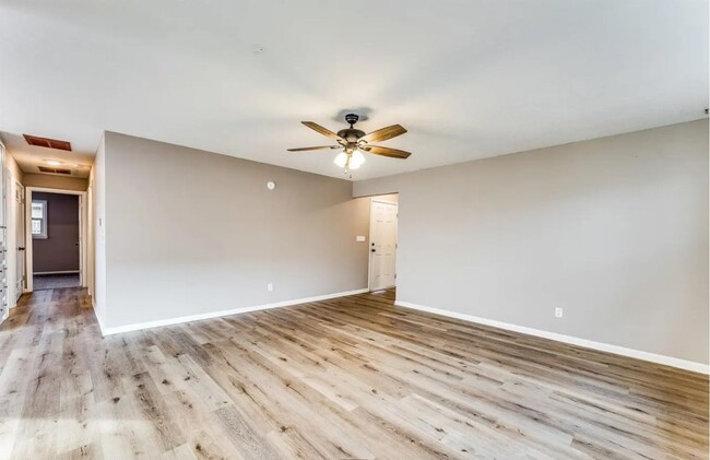 Building Photo - Spacious Single Family Home in South Wichita