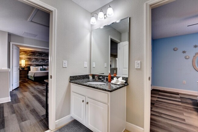 Building Photo - 5254 Wildwood Wy