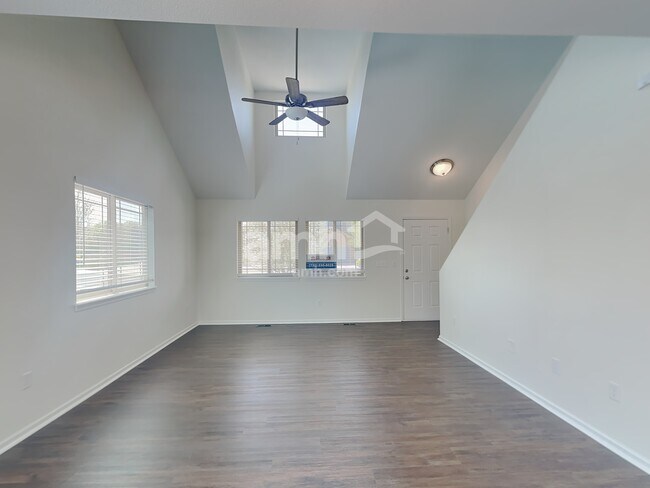 Building Photo - 4574 Cole Dr