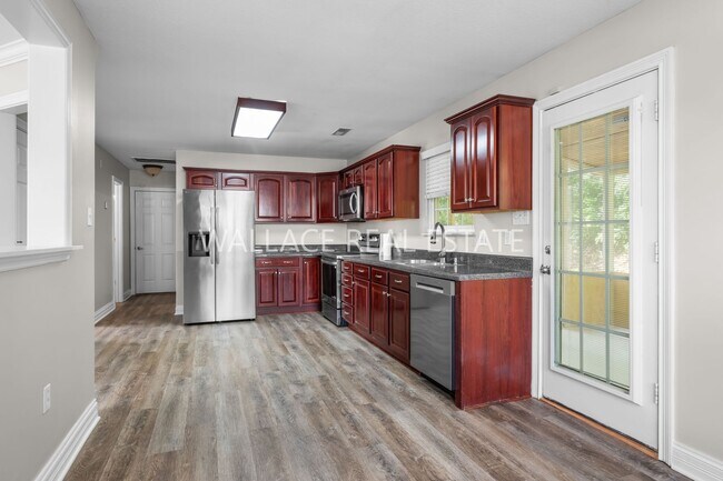 Building Photo - PRICE REDUCTION!!  FARRAGUT: TWO STORY 3 B...