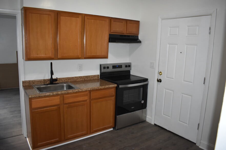 Building Photo - 122 Intervale Ave