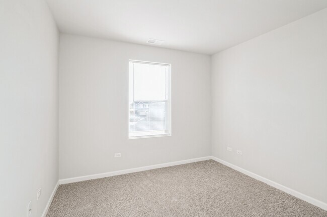 Building Photo - 1152 Brian Ct W