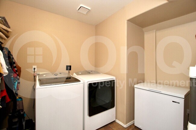 Building Photo - 4606 E Towne Ln