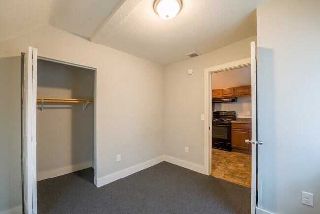 Building Photo - 2418 3rd St NE