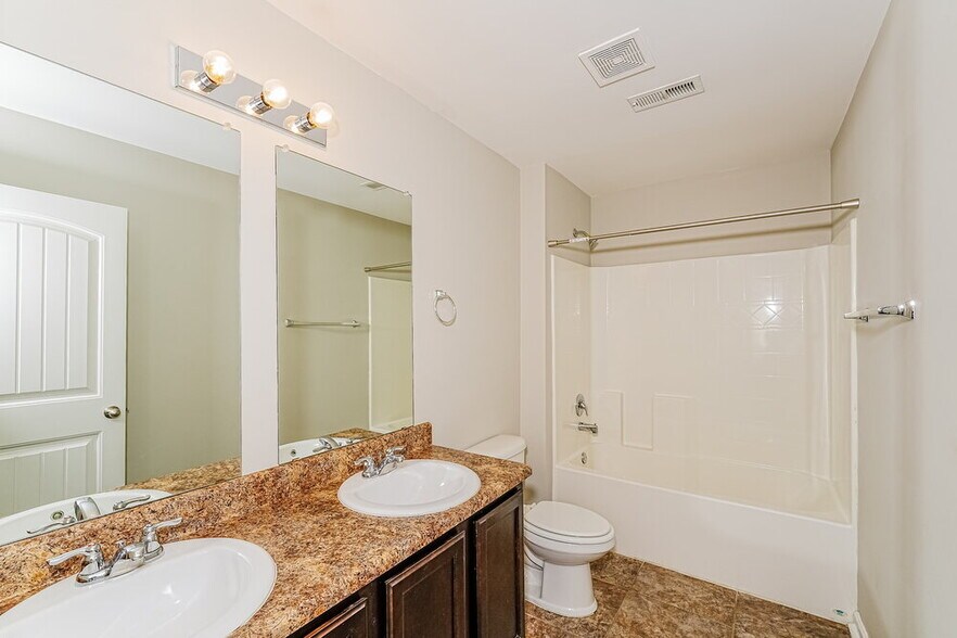 Building Photo - 9340 Hoffman Pl