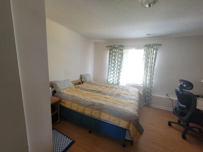 Building Photo - 305 Humble Rd