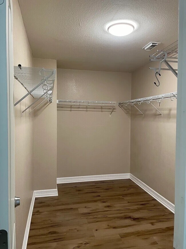 Building Photo - 18211 Temple Hill Ln