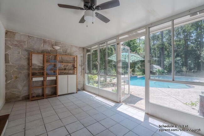 Building Photo - 1558 O'Connor Dr