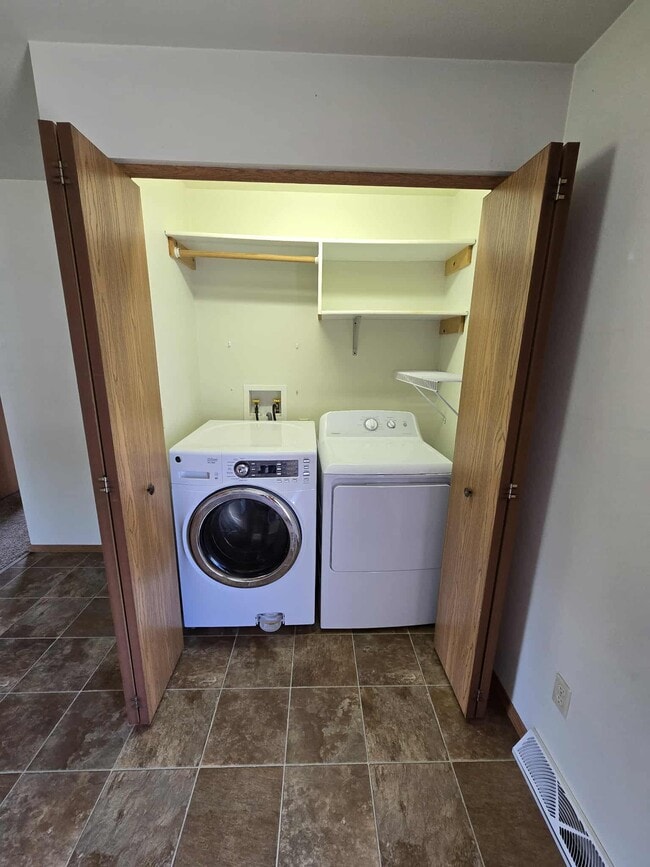 Building Photo - Townhouse (2 bdrm with 2.5 car garage, yard, private basmnt)