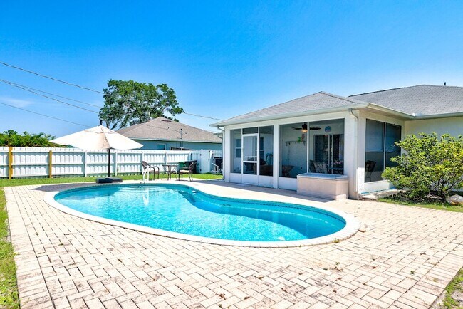 Building Photo - 1838 SE Genaro Terrace