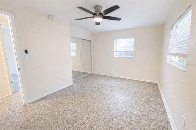 Building Photo - 3975 Porpoise Dr SE