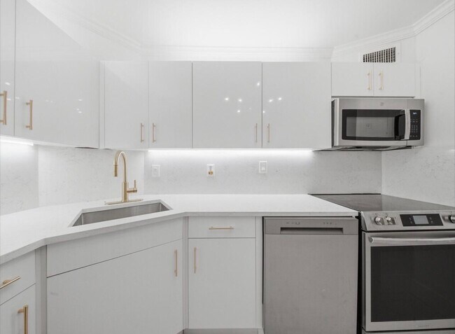 Building Photo - 3125 Oakland Shores Dr
