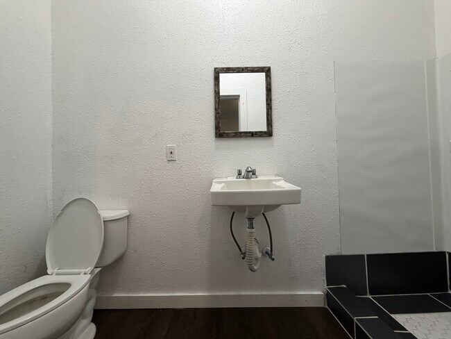 Building Photo - 1211 W Park Ave