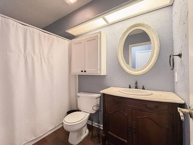 Building Photo - 1 Bed 1 Bath Condo with Community Pool and...