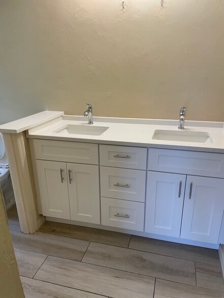 Building Photo - 2584 Longboat Dr