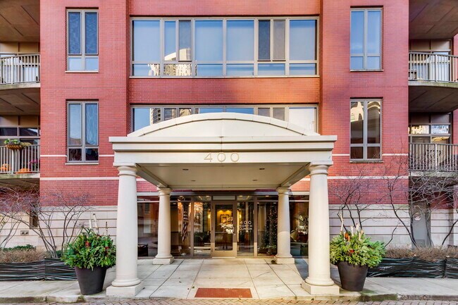 Building Photo - 400 N Clinton St