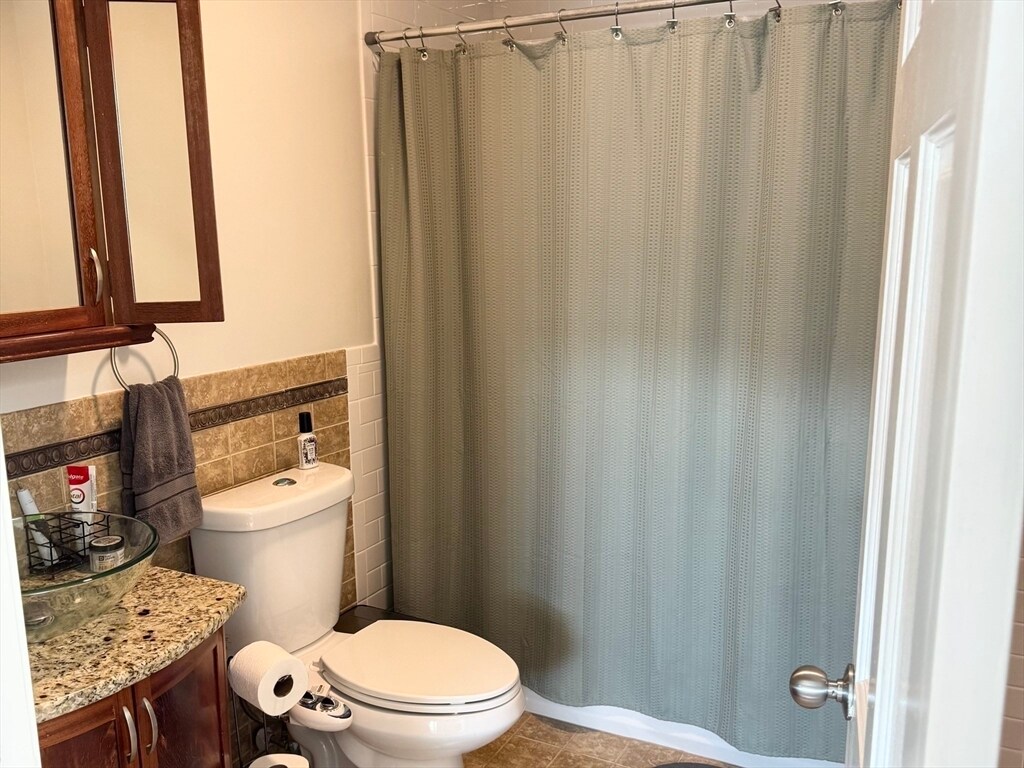 Building Photo - 172 Bunker Hill St