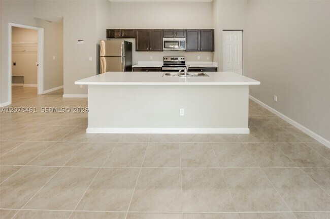 Building Photo - 643 SW Sail Terrace